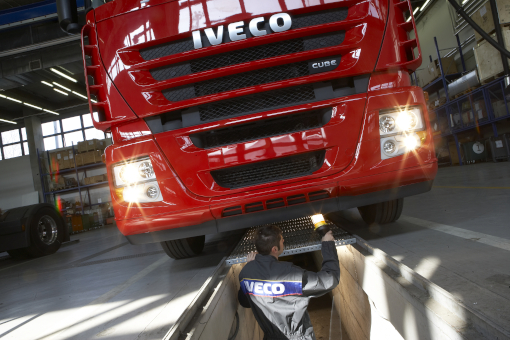 Gesetzliche Sicherheitsprüfung SP eines IVECO LKW in Schäflein Truck Service Werkstatt Schweinfurt